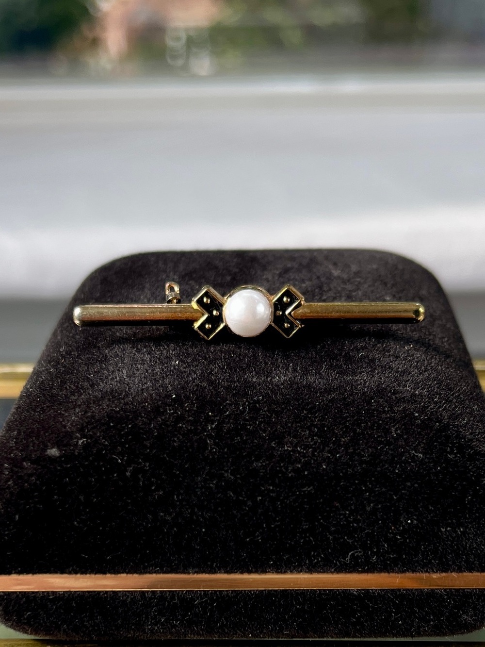 Vintage Gold-Tone Bar Pin w/ Black Enamel & 4mm White Pearl